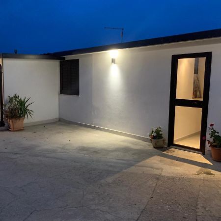 Apartamento Casa Con Piscina E Vista Mare Dal Giardino Fanusa Exterior foto