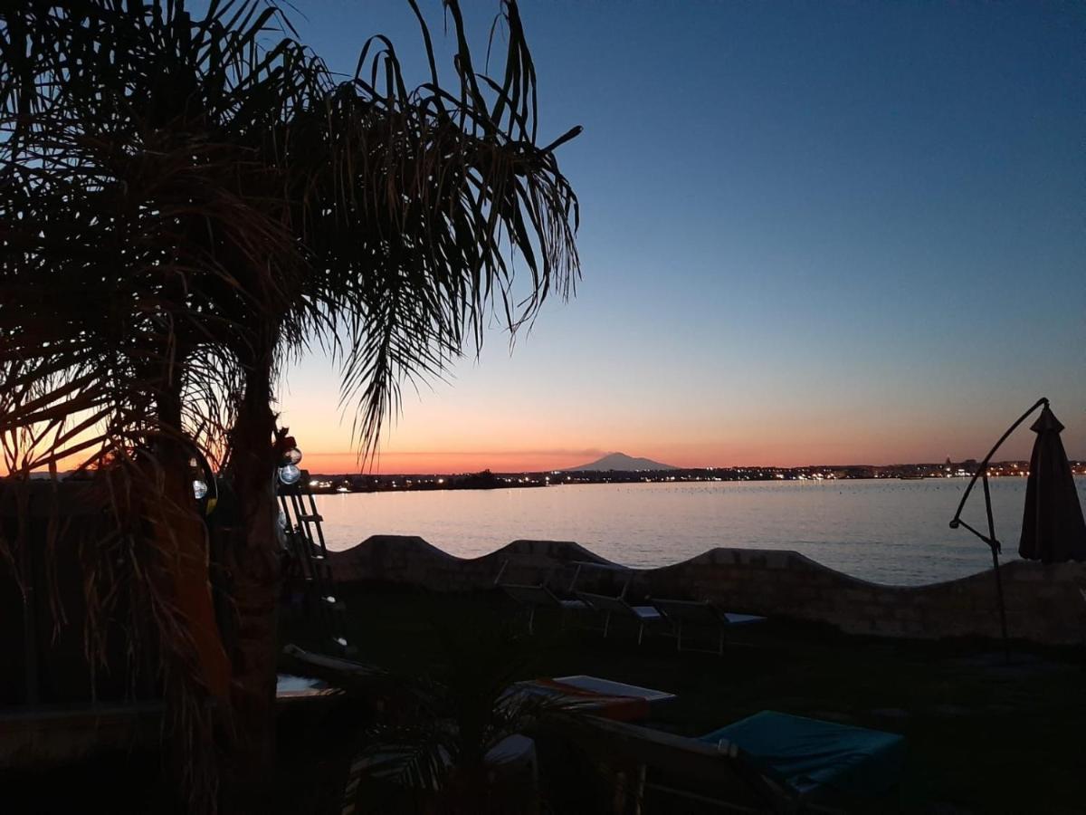 Apartamento Casa Con Piscina E Vista Mare Dal Giardino Fanusa Exterior foto