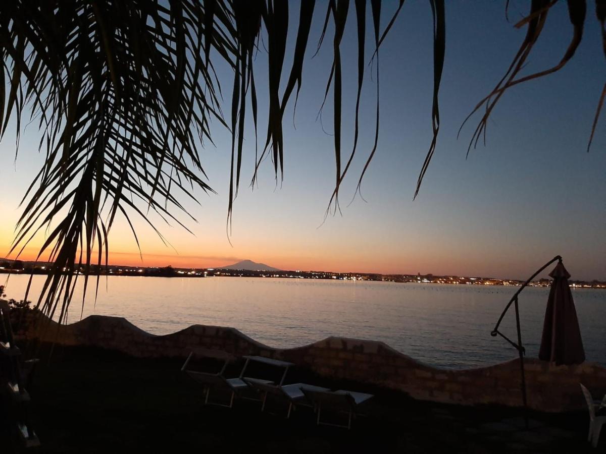 Apartamento Casa Con Piscina E Vista Mare Dal Giardino Fanusa Exterior foto