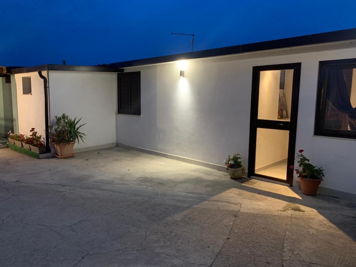 Apartamento Casa Con Piscina E Vista Mare Dal Giardino Fanusa Exterior foto